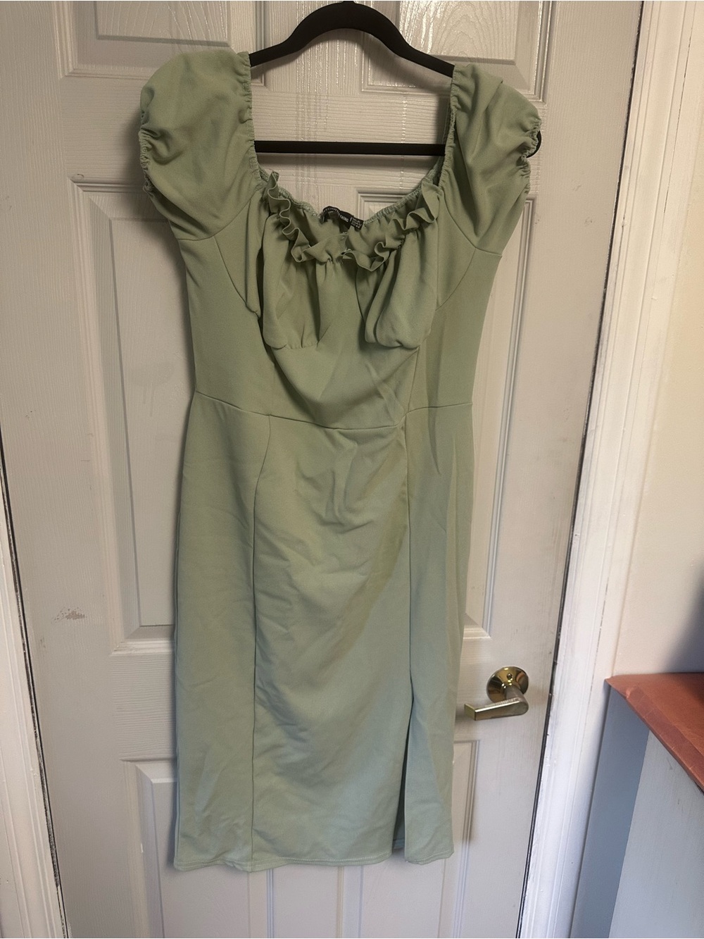 PrettyLittleThing Sage Green Puff Sleeve Midi Dress